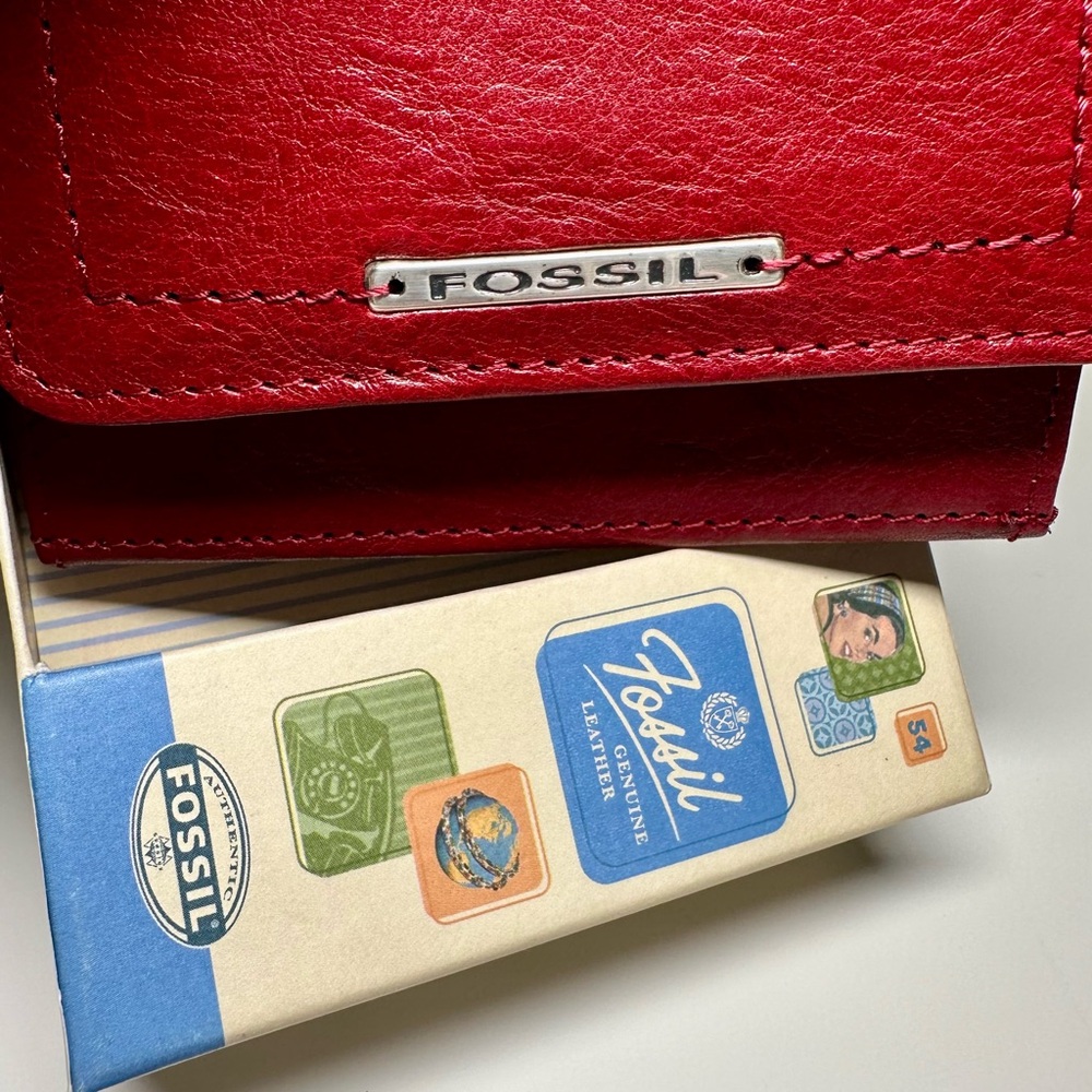 Fossil Red  Leather Wallet New in Box - Picture 6 of 11
